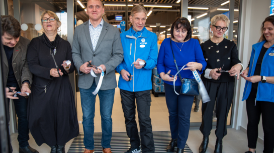 Leisi Konsum sai täna avatud lindilõikamisega. Foto: Marge Mägi/Coop Saaremaa Leisi Konsum sai täna avatud lindilõikamisega. Foto: Marge Mägi/Coop Saaremaa