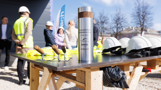 Täna pandi Kreenholmi Coop Maksimarket / Ehitusekeskuse nurgakivi ja peeti sarikapidu. Foto: Andras Kralla Täna pandi Kreenholmi Coop Maksimarket / Ehitusekeskuse nurgakivi ja peeti sarikapidu. Foto: Andras Kralla