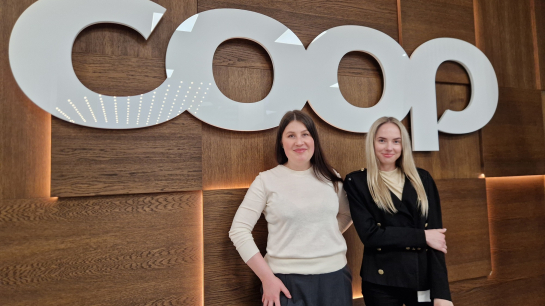 Coopi turundustiimiga liitus Kaie Sepp (vasakul) ja Meriliis Ilves (paremal). Foto: Siiri Liiva Coopi turundustiimiga liitus Kaie Sepp (vasakul) ja Meriliis Ilves (paremal). Foto: Siiri Liiva