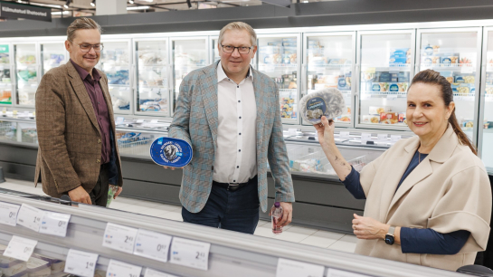 Kristiine Coop Peremarket. Kristiine keskuse omaniku esindaja Viljar Arakas, Coopi keskühistu juht Rainer Rohtla ja Coop Harju juht Kadri Aguraiuja. Foto: Andrei Ozdoba Kristiine Coop Peremarket. Kristiine keskuse omaniku esindaja Viljar Arakas, Coopi keskühistu juht Rainer Rohtla ja Coop Harju juht Kadri Aguraiuja. Foto: Andrei Ozdoba