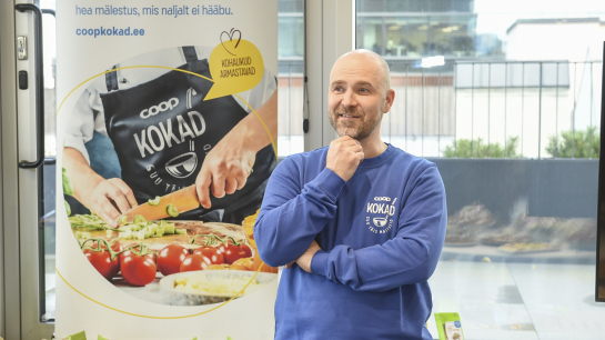 Coop Kokkade peakokk Märt Metsallik tutvustas Coopi toidutootmise viimaste aastate uuenduskuuri. 5. novembril ka meediale. Foto: Vallo Kruuser Coop Kokkade peakokk Märt Metsallik tutvustas Coopi toidutootmise viimaste aastate uuenduskuuri. 5. novembril ka meediale. Foto: Vallo Kruuser