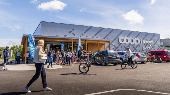 Uulu uue Coop Konsumi avamine (Mailiis Ollino/Pärnu Postimees/Scanpix) Uulu uue Coop Konsumi avamine (Mailiis Ollino/Pärnu Postimees/Scanpix)